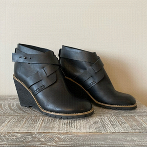 See by Chloè Wedge Strappy Ankle Round Toe Lug Bottom Booties (Size:40)